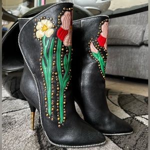 GUCCI ( US Size 7.5 EUR 37.5 ) Fosca Crystal Appliqué Boots Embroidered Leather
